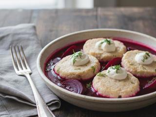 котлетки "Гефелте фиш" припущенные в свекле