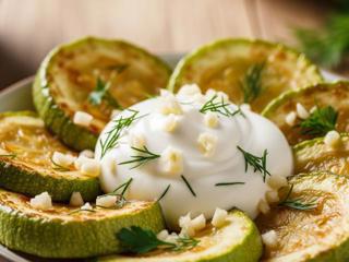 Цукини со сметаной и чесноком